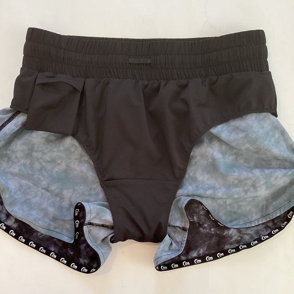 ZYIA Active lined running shorts - Picture 4 of 6